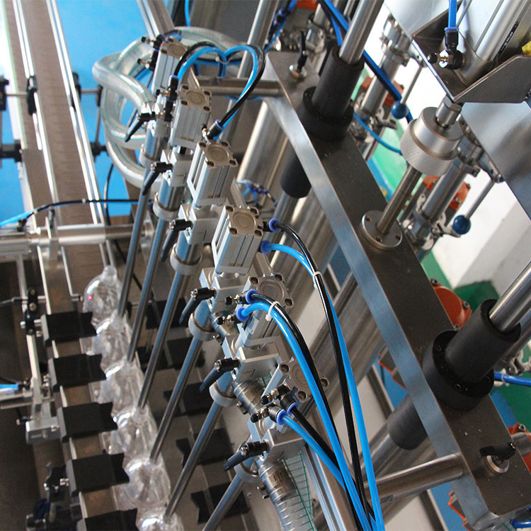 stroj za polnjenje olja